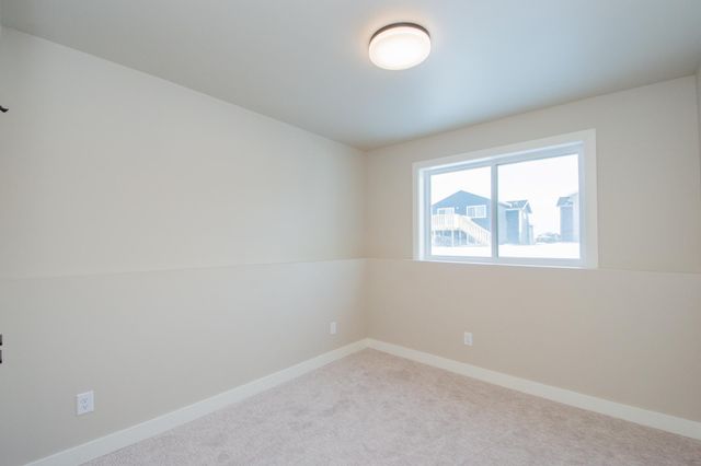 6590 68th Street S, Horace, ND 58047