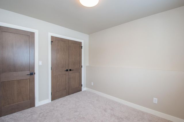 6590 68th Street S, Horace, ND 58047