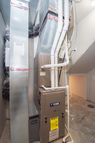 6590 68th Street S, Horace, ND 58047