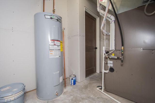 6590 68th Street S, Horace, ND 58047