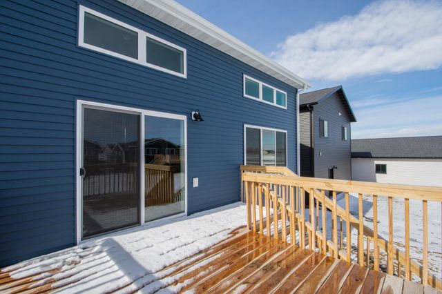 6590 68th Street S, Horace, ND 58047