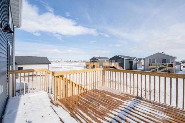 6590 68th Street S, Horace, ND 58047