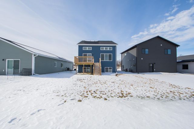 6590 68th Street S, Horace, ND 58047