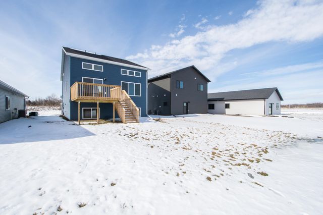 6590 68th Street S, Horace, ND 58047