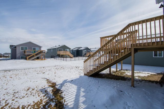 6590 68th Street S, Horace, ND 58047