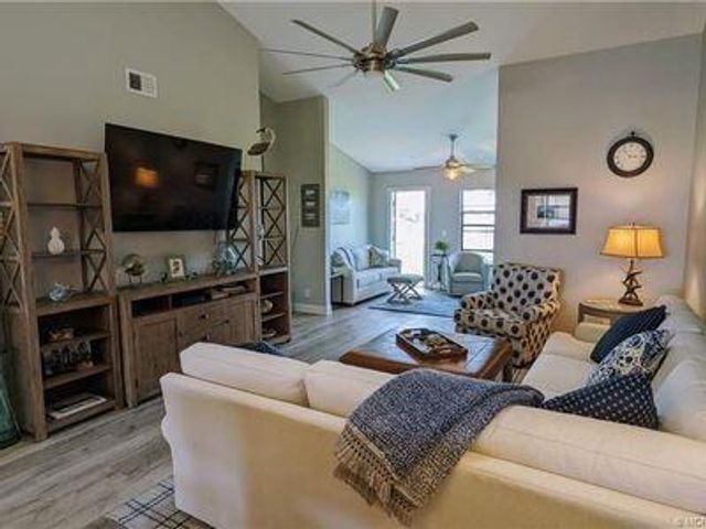 7716 SE Sugar Sand Circle, Hobe Sound, FL 33455