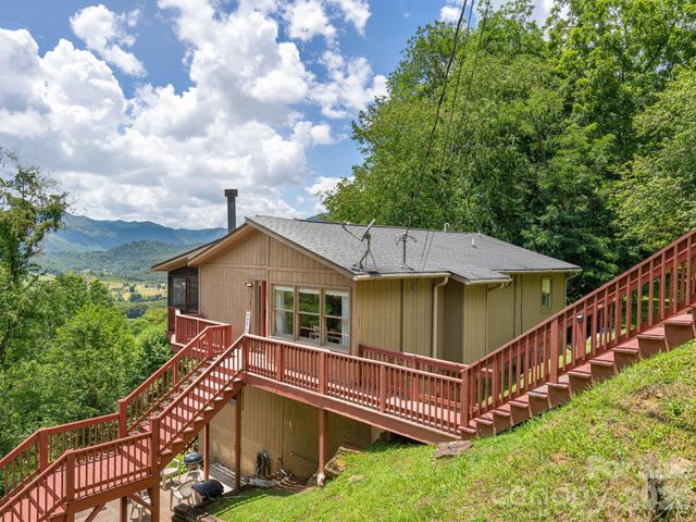 1541 Utah Mountain Road, Waynesville, NC 28785