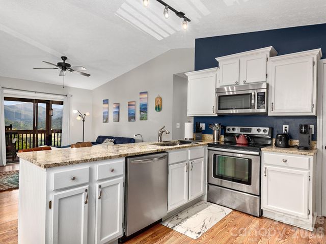 1541 Utah Mountain Road, Waynesville, NC 28785