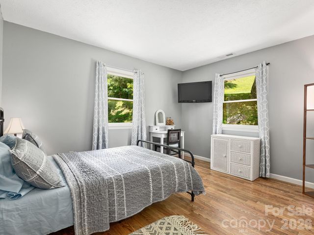 1541 Utah Mountain Road, Waynesville, NC 28785