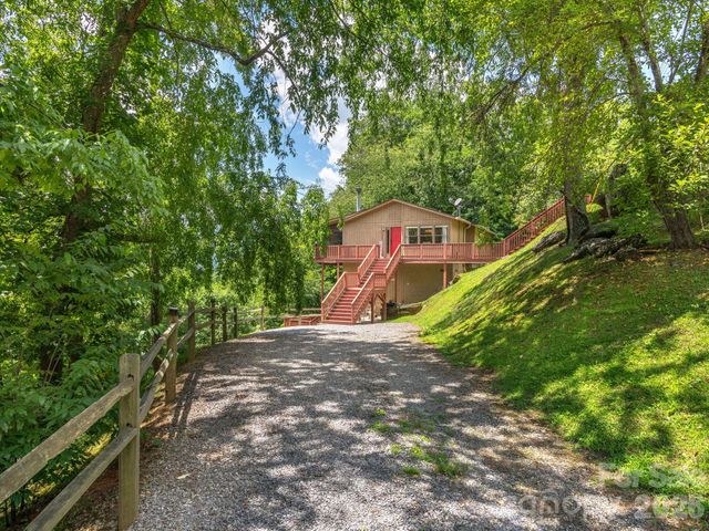1541 Utah Mountain Road, Waynesville, NC 28785