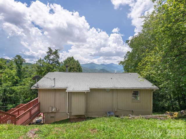 1541 Utah Mountain Road, Waynesville, NC 28785