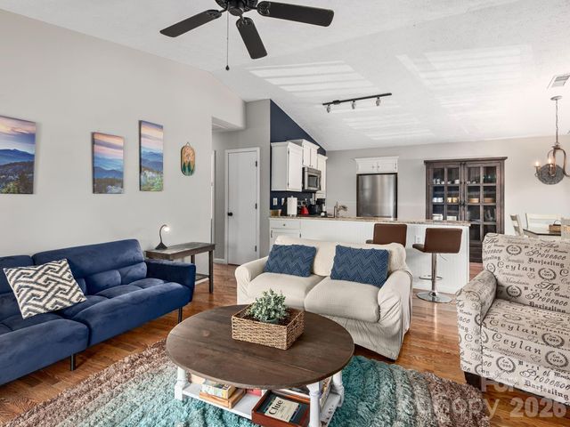 1541 Utah Mountain Road, Waynesville, NC 28785