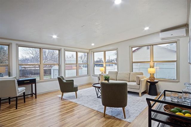 1410 W Warner Avenue, Guthrie, OK 73044