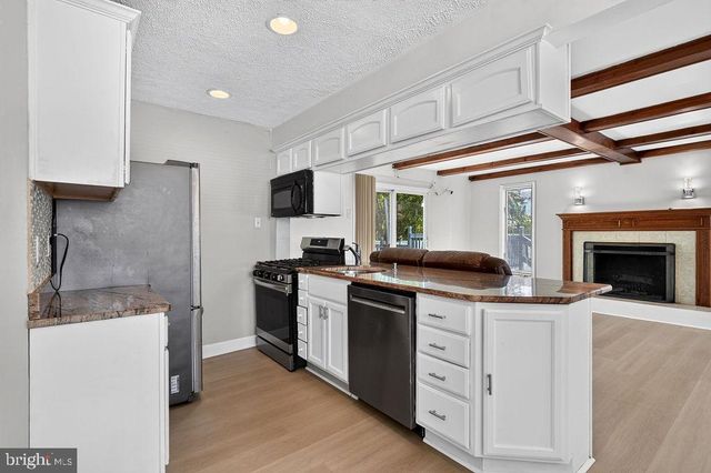 28 W COUNTY LINE RD, Hatboro, PA 19040