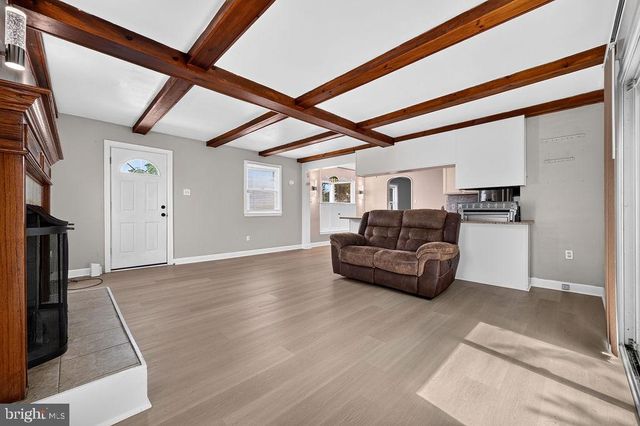 28 W COUNTY LINE RD, Hatboro, PA 19040