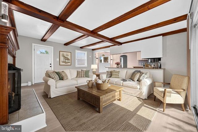 28 W COUNTY LINE RD, Hatboro, PA 19040