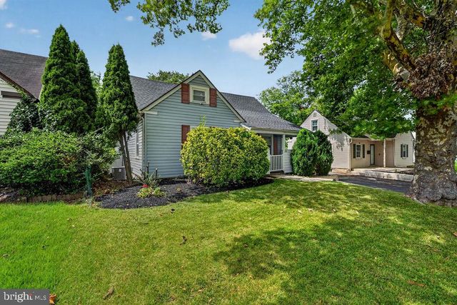 28 W COUNTY LINE RD, Hatboro, PA 19040