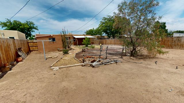 1014 San Clemente Avenue NW, Albuquerque, NM 87107