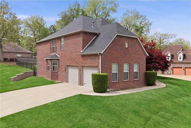4200 Seminole Drive, Rogers, AR 72758