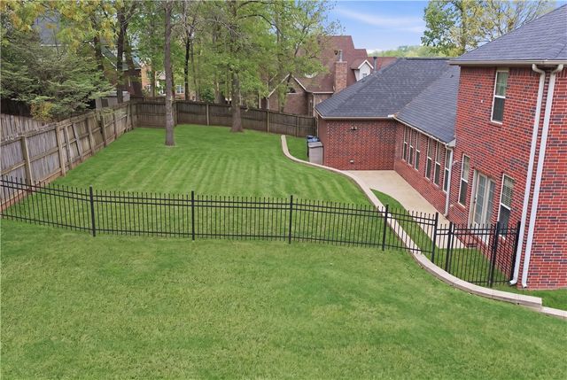 4200 Seminole Drive, Rogers, AR 72758