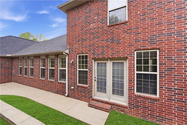 4200 Seminole Drive, Rogers, AR 72758