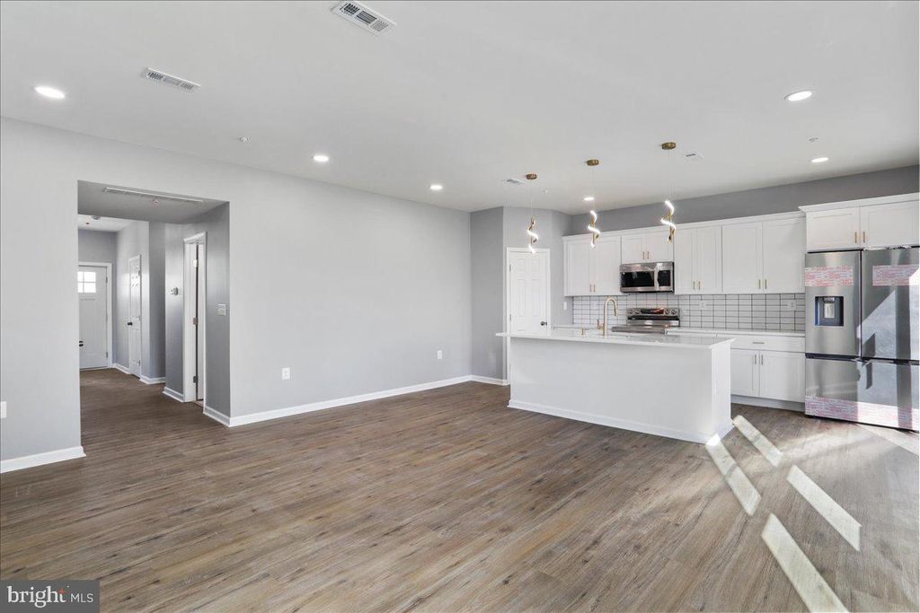 Image 10 of property listing at 716 GREENWAY AVE, Cumberland, MD 21502