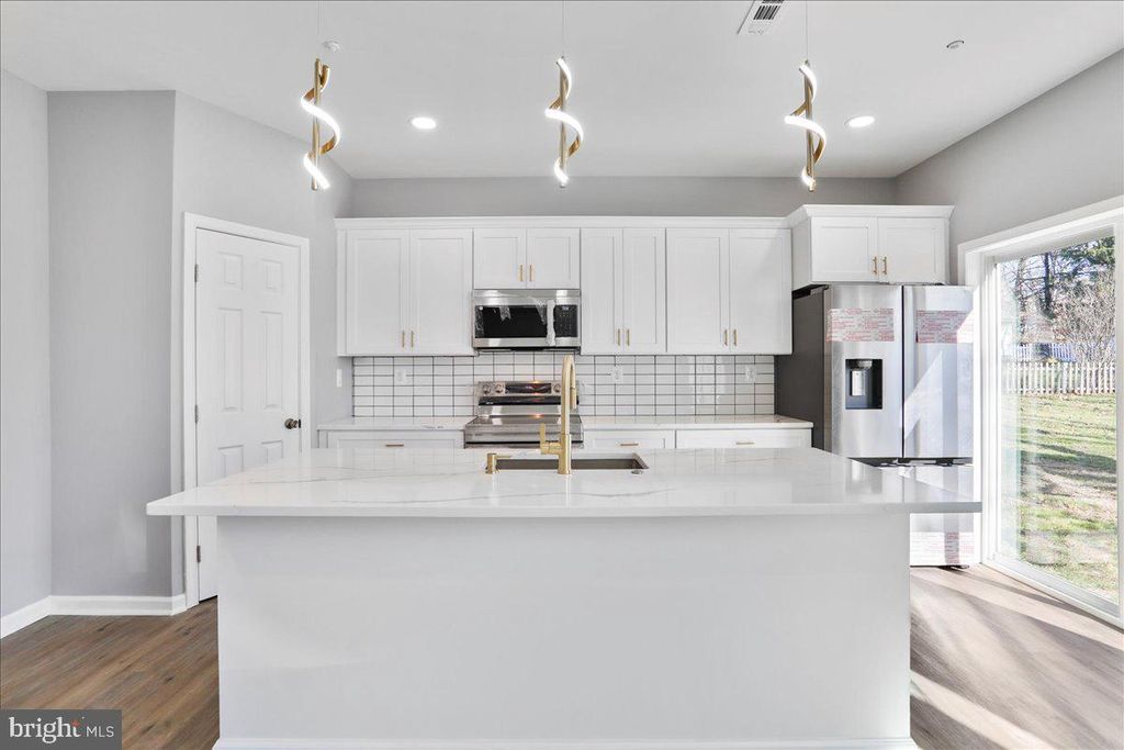 Image 12 of property listing at 716 GREENWAY AVE, Cumberland, MD 21502