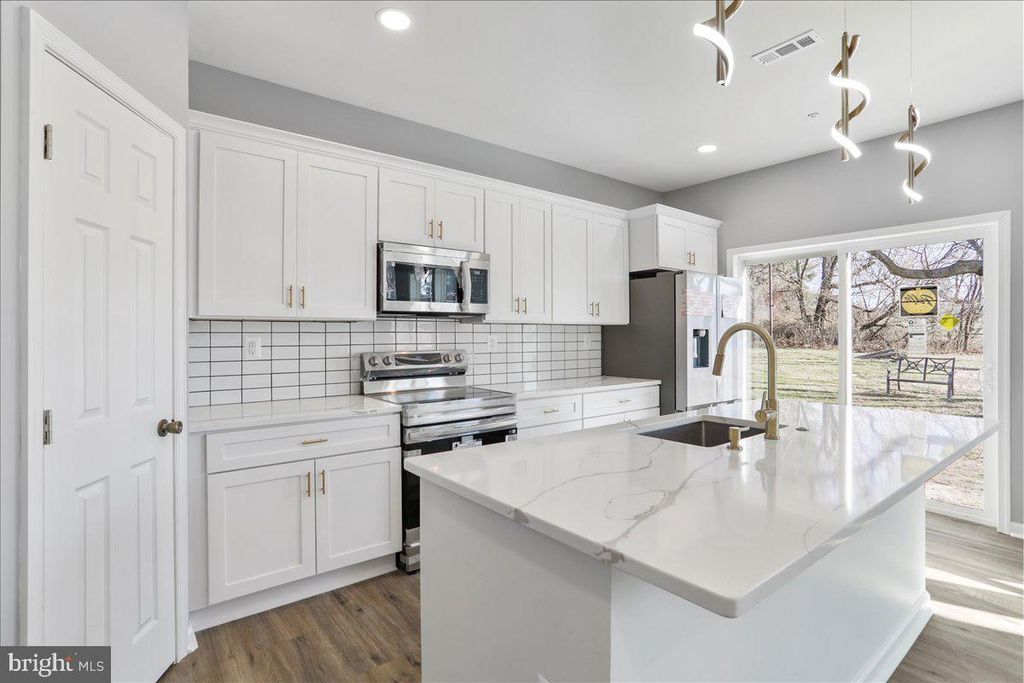 Image 13 of property listing at 716 GREENWAY AVE, Cumberland, MD 21502