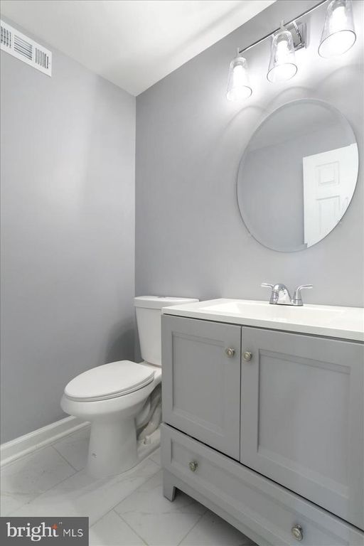 Image 15 of property listing at 716 GREENWAY AVE, Cumberland, MD 21502