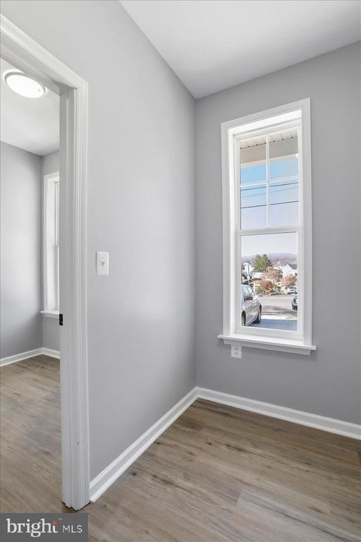 Image 16 of property listing at 716 GREENWAY AVE, Cumberland, MD 21502