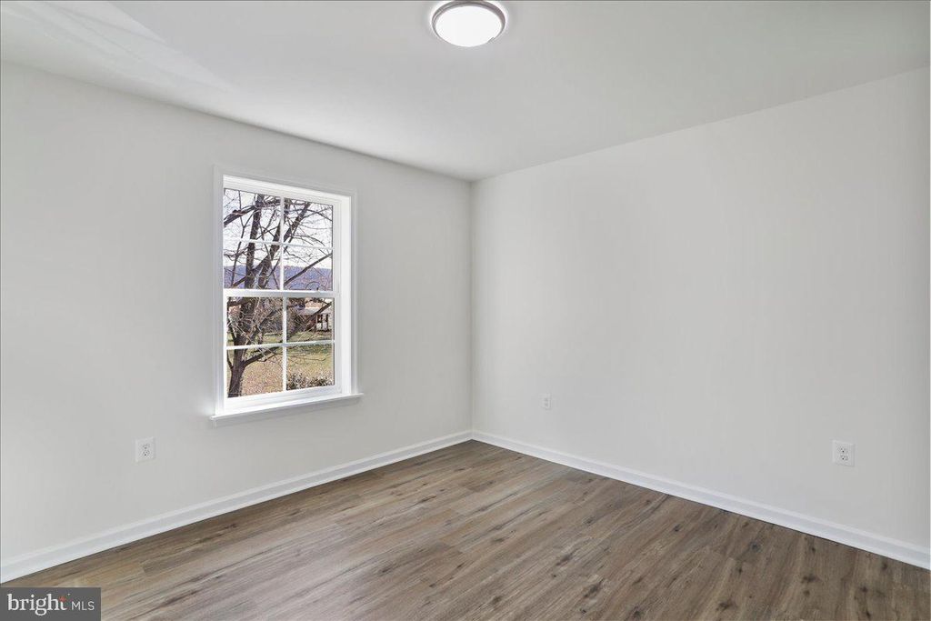 Image 18 of property listing at 716 GREENWAY AVE, Cumberland, MD 21502