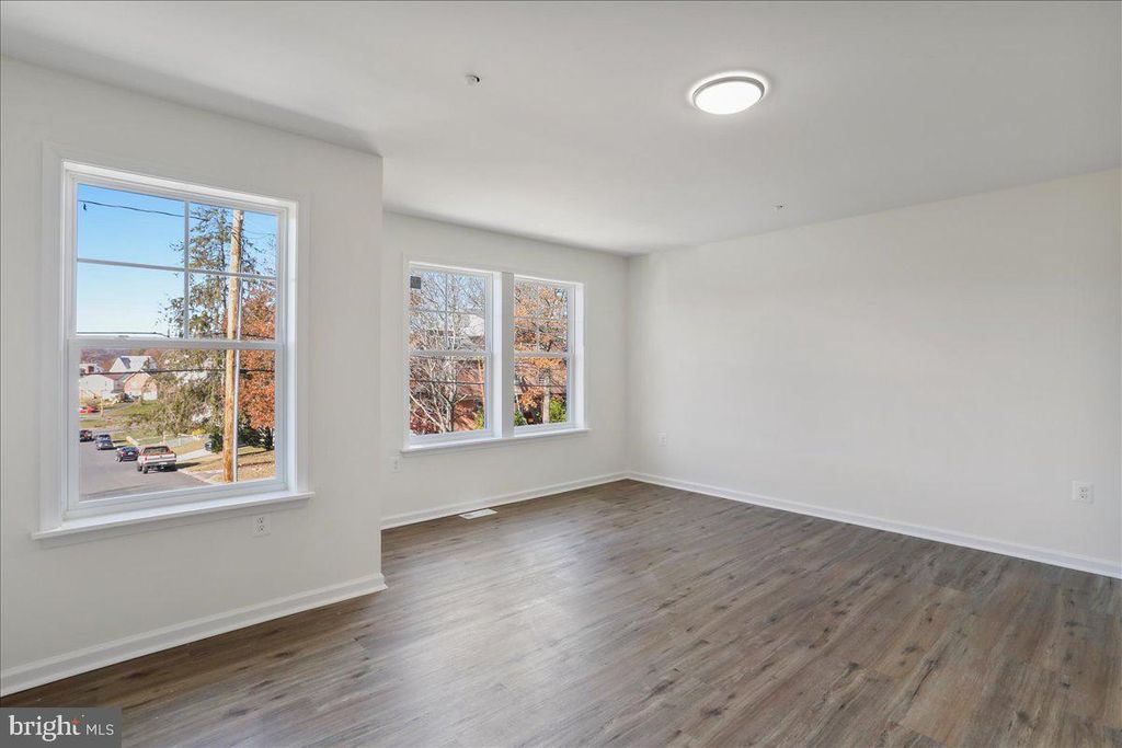 Image 23 of property listing at 716 GREENWAY AVE, Cumberland, MD 21502