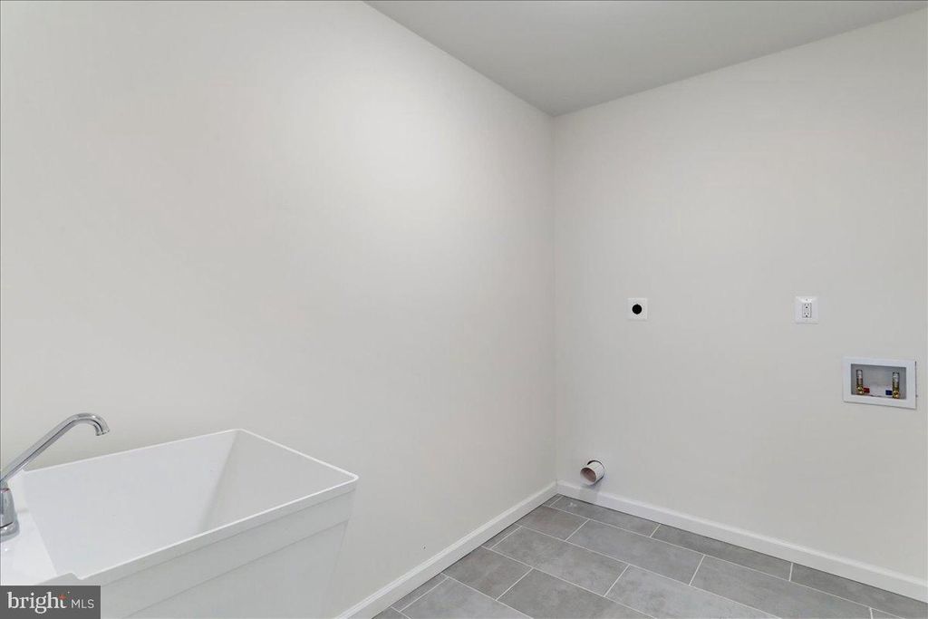 Image 29 of property listing at 716 GREENWAY AVE, Cumberland, MD 21502