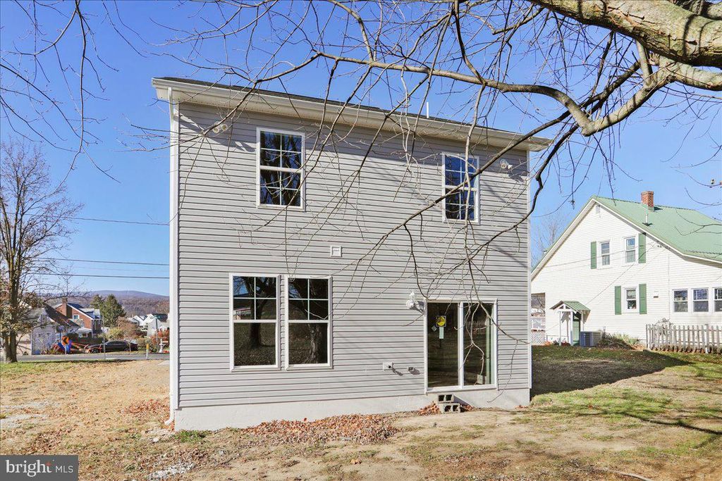 Image 30 of property listing at 716 GREENWAY AVE, Cumberland, MD 21502