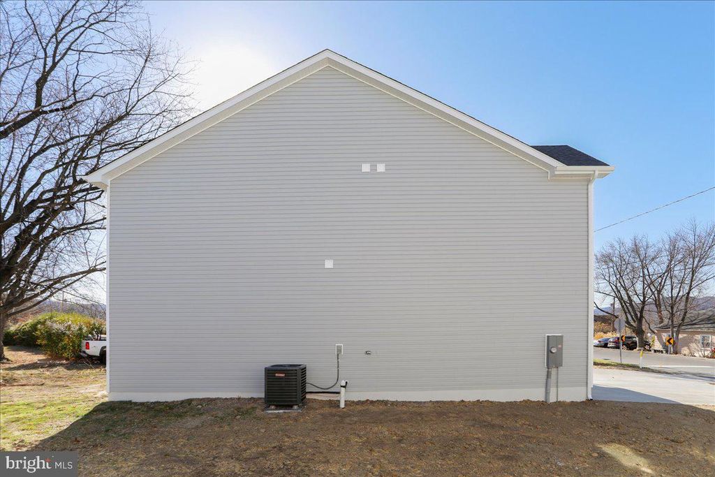 Image 35 of property listing at 716 GREENWAY AVE, Cumberland, MD 21502