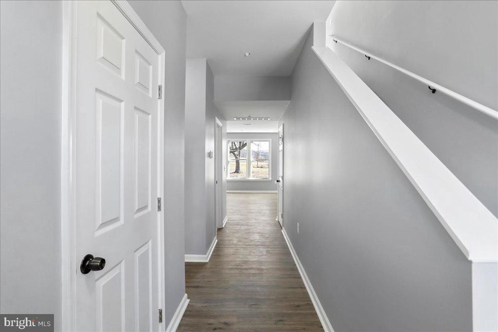 Image 6 of property listing at 716 GREENWAY AVE, Cumberland, MD 21502