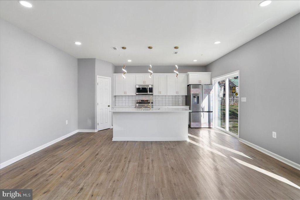 Image 9 of property listing at 716 GREENWAY AVE, Cumberland, MD 21502