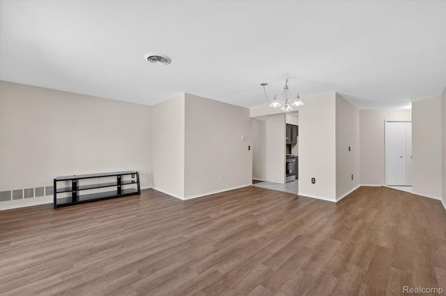 29900 N Grand Oaks Drive, Warren, MI 48092