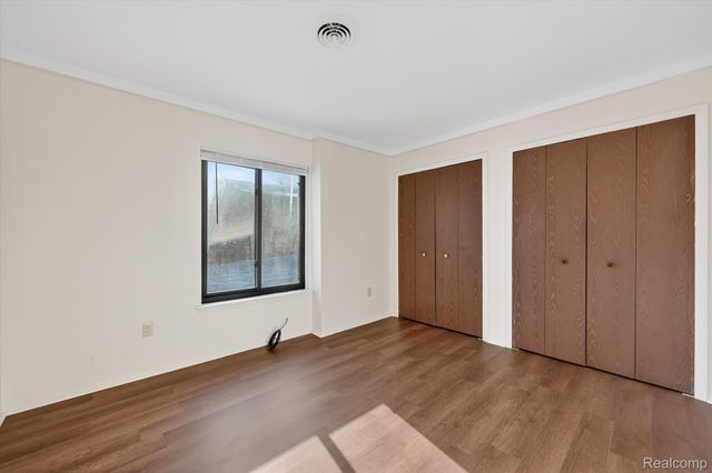 29900 N Grand Oaks Drive, Warren, MI 48092