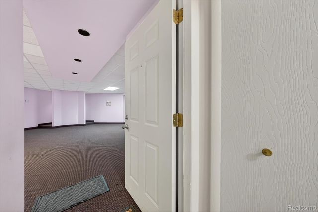 29900 N Grand Oaks Drive, Warren, MI 48092