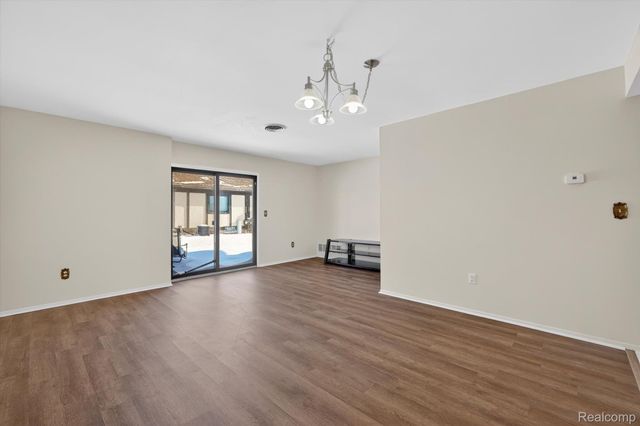 29900 N Grand Oaks Drive, Warren, MI 48092