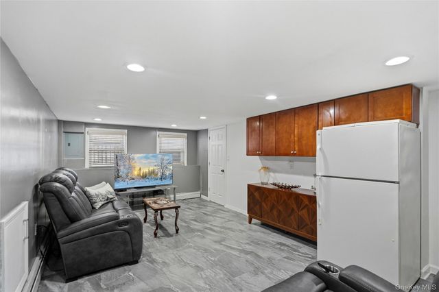 70 Forest Road, Valley Stream, NY 11581