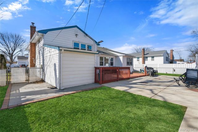 70 Forest Road, Valley Stream, NY 11581