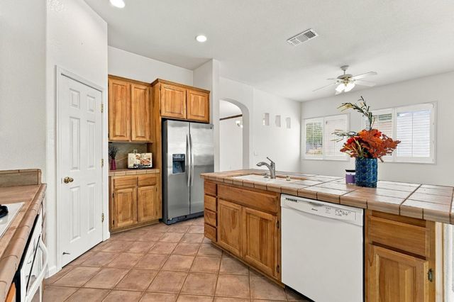 1697 San Antonio Ln, Roseville, CA 95747