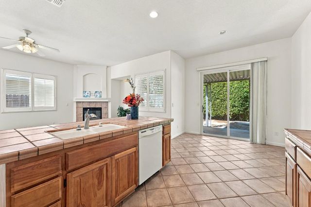1697 San Antonio Ln, Roseville, CA 95747