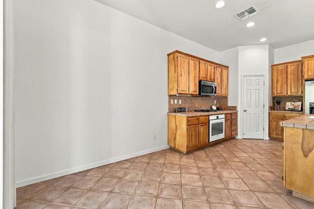 1697 San Antonio Ln, Roseville, CA 95747