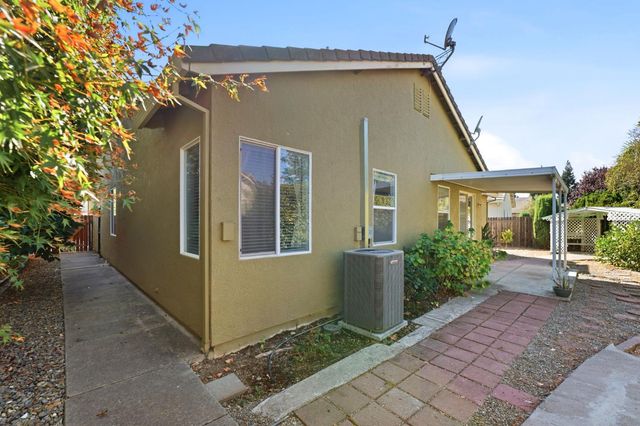 1697 San Antonio Ln, Roseville, CA 95747