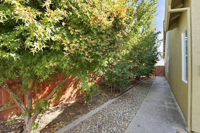 1697 San Antonio Ln, Roseville, CA 95747