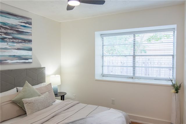 3213 Heatherwood Drive, Bryan, TX 77801