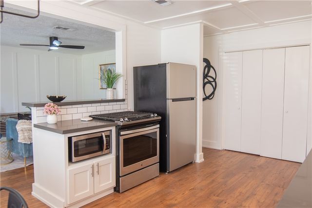 3213 Heatherwood Drive, Bryan, TX 77801